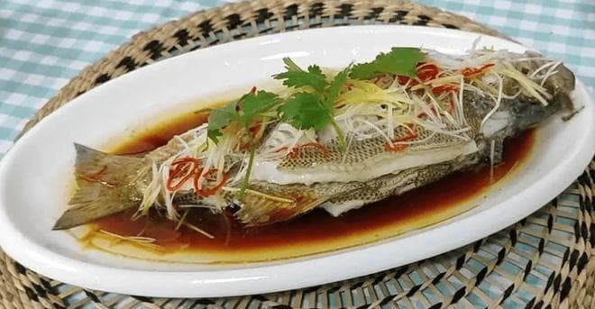 清蒸鲈鱼制作教程：简单几步做出美味佳肴