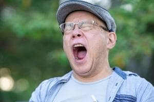 为什么歌唱老师要你"打哈欠"？