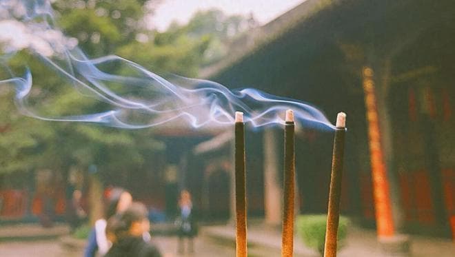 烧香的意义与讲究：从历史传承到文化内涵