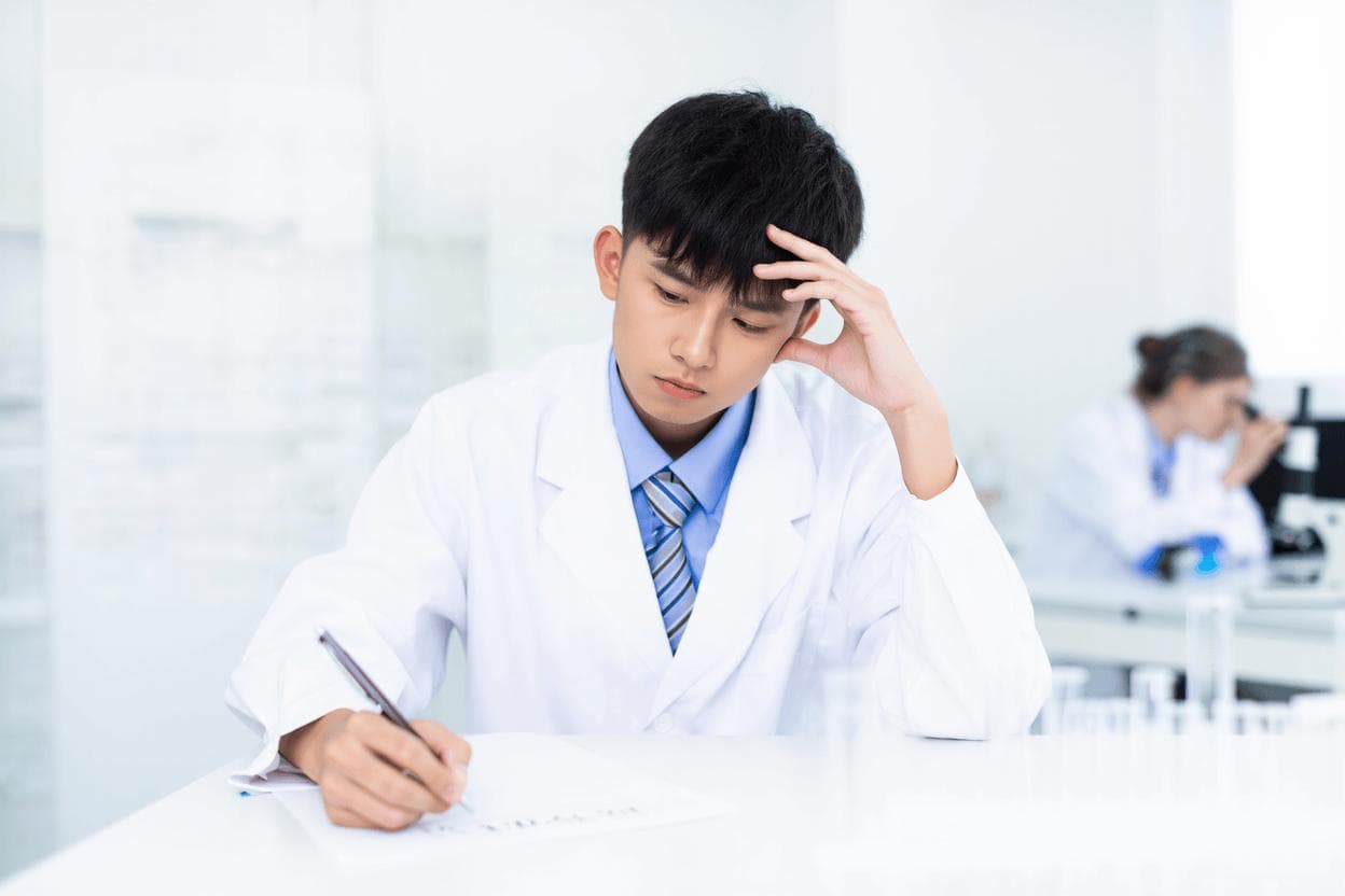 如何通过优化语言表达提升科研影响力？