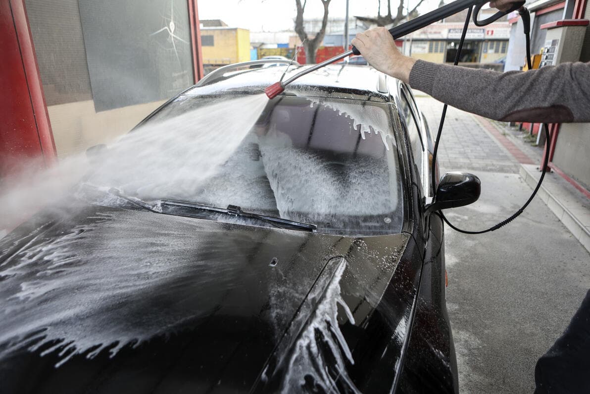 自己洗车时，这 6 个地方沾水等于 “毁车”！别等后悔才知道