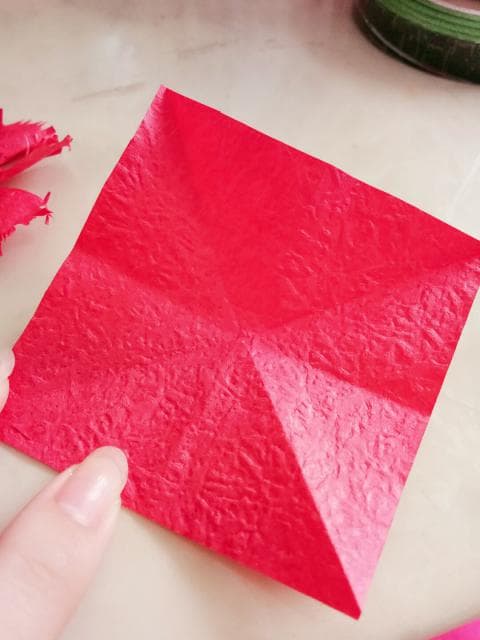 简单易学的DIY花卉纸艺 教你折叠漂亮的康乃馨