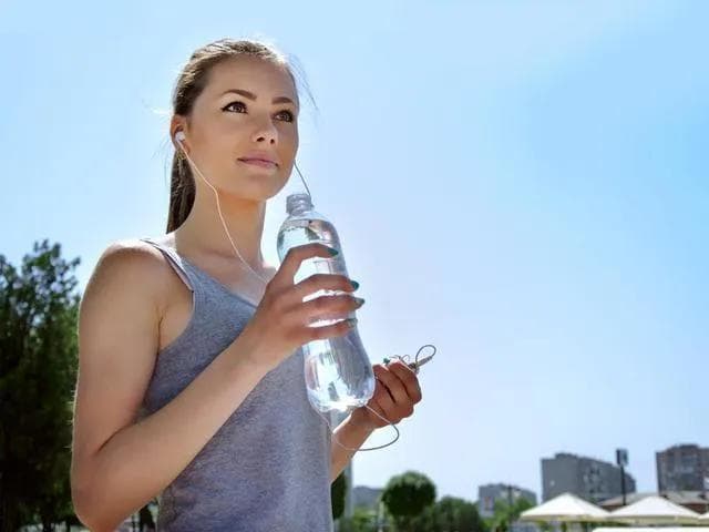 跑步时该如何正确地喝水？