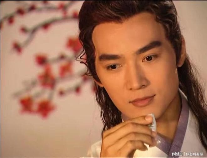 金庸小说当中是否有人物，能够避开古龙小说中李寻欢的飞刀？