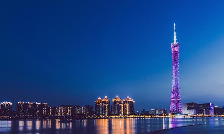 摄影技巧中，如何运用曝光补偿来拍摄夜景？