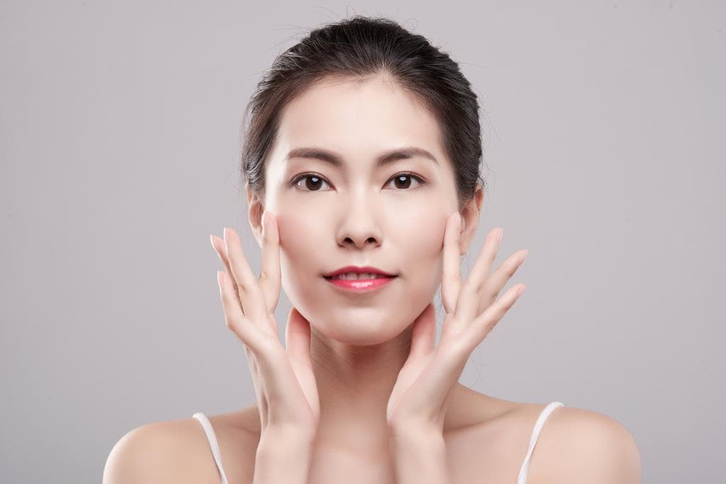 玫瑰果油的功效与禁忌：从保湿到抗衰老的全方位护肤指南