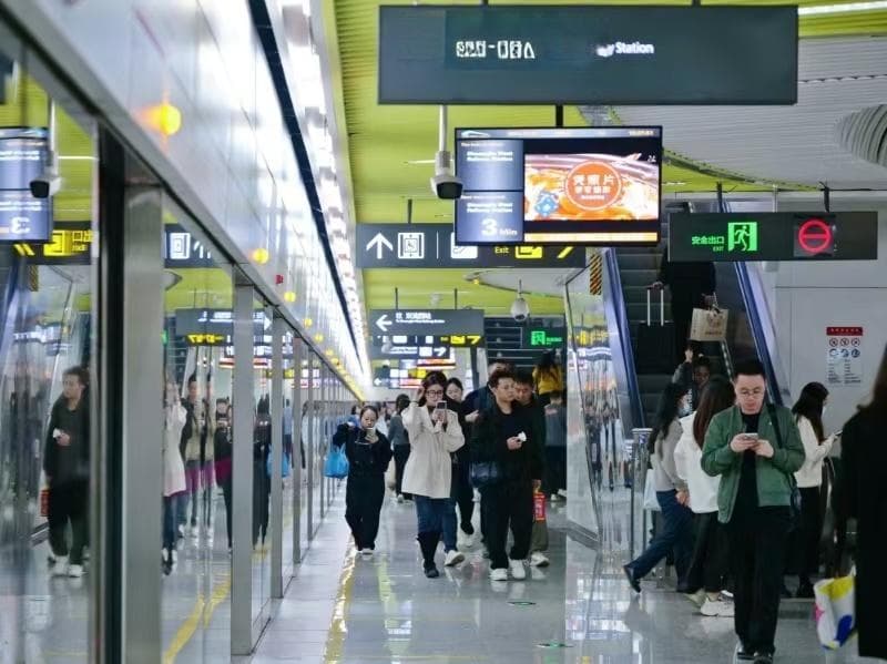 成都地铁1号线：高峰期每分钟750人过站，南延区域通勤主力