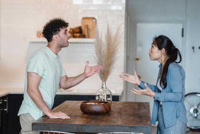 离婚时对方把结婚证、户口本、房产证都藏起来了怎么办？
