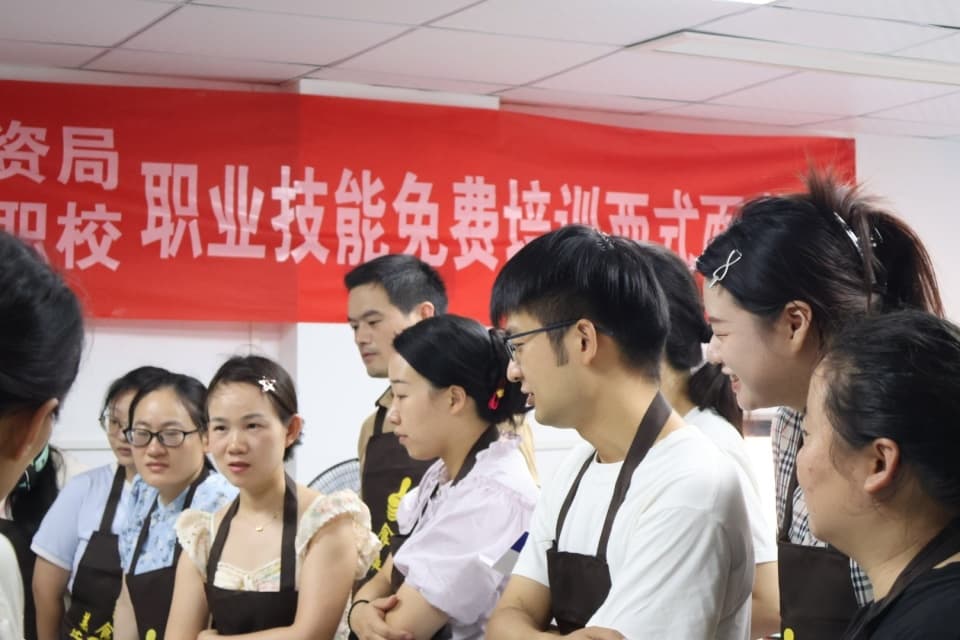 “12天培训免费，还提供午餐和食材”，武汉职业技能培训活动受称赞，这些课仍在招生