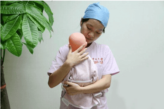 宝宝几个月可以竖抱：育儿之道与宝宝成长的奥秘