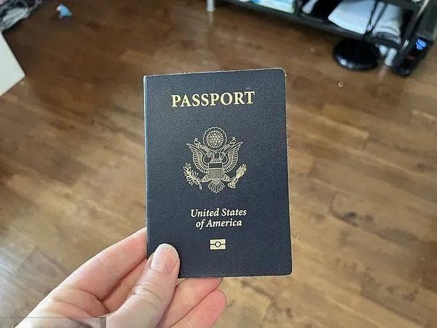 美国地位一落千丈！去英国也要签证了，有效期只有2年
