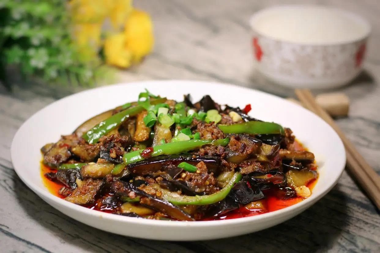 酱香肉末茄子做法太诱人了，浓郁肉香混合茄子，让人一口接一口！