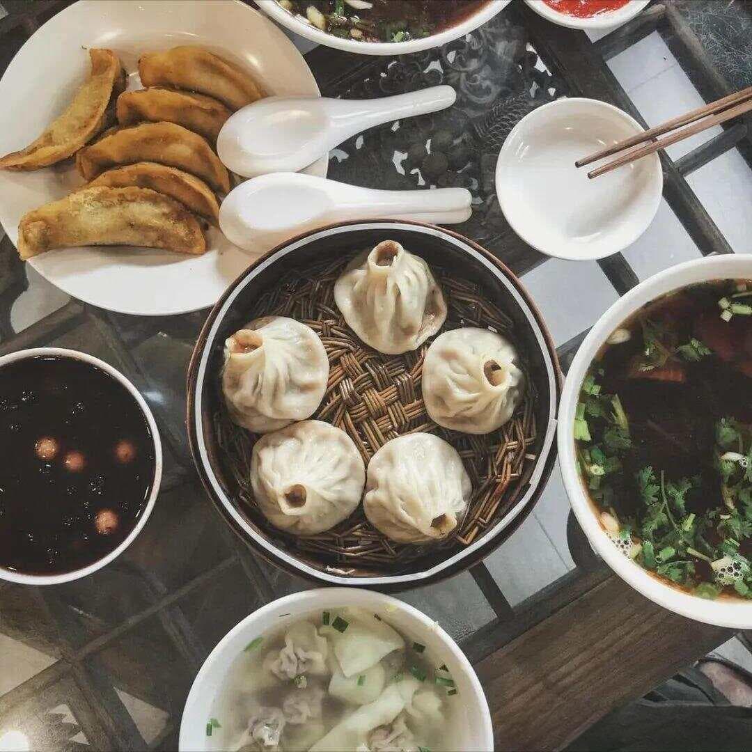 南京十大特产：从盐水鸭到雨花茶，这些地道美味你都尝过吗？