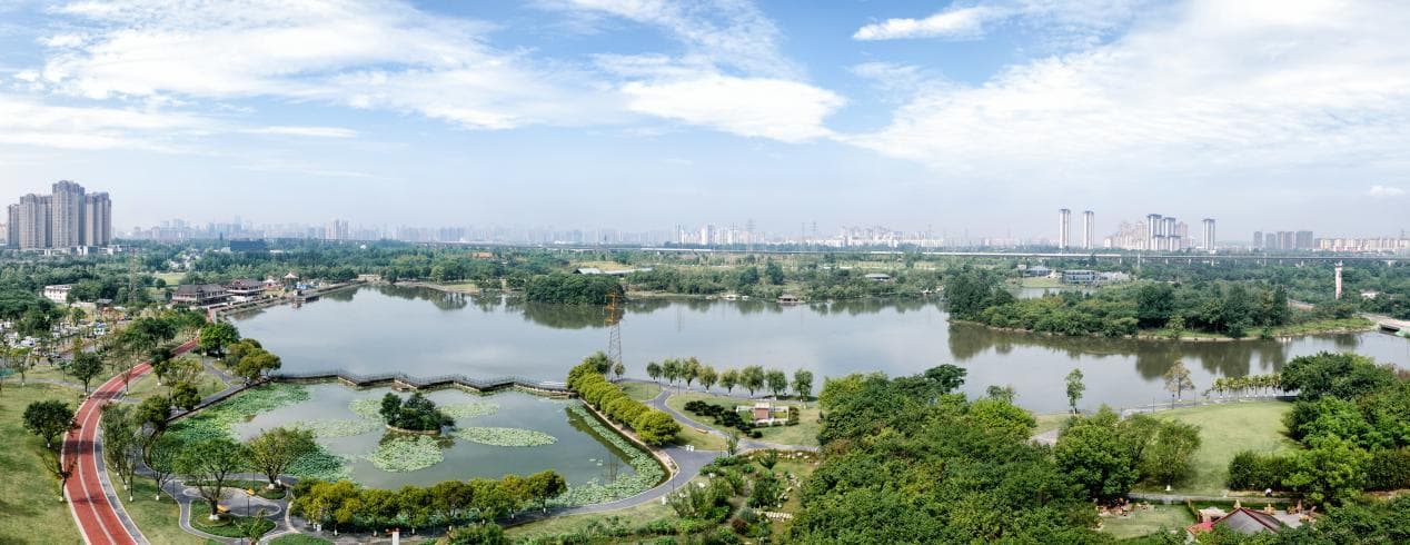 成都北湖生态公园：集自然美景与游乐设施于一体的休闲胜地