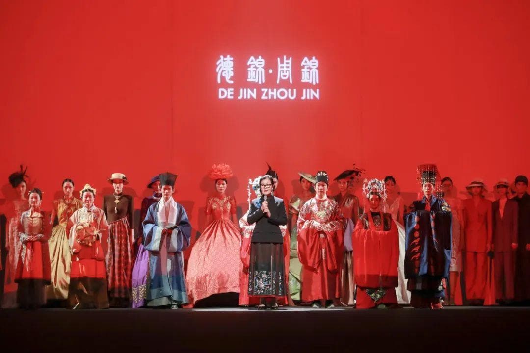 文化的饕餮、视觉的盛宴：“华彰——锦绣儒风”华服秀闪耀中国国际时装周