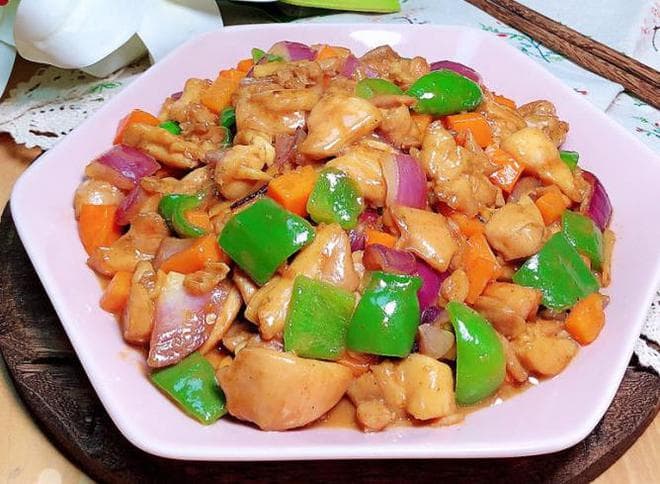 5种美味炒鸡胸肉方法，满足你的味蕾！