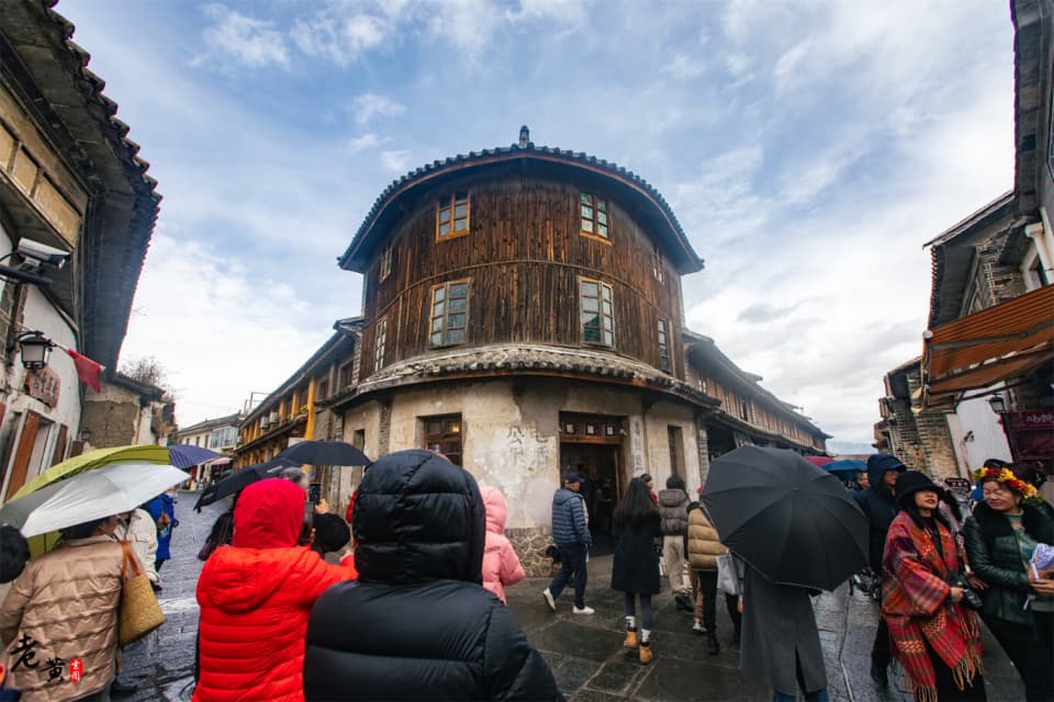 去大理旅游必去的古镇，风景怡人，生活节奏舒缓，让人流连忘返