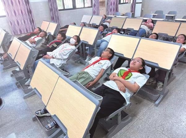南通多所小学开启午间躺睡时光