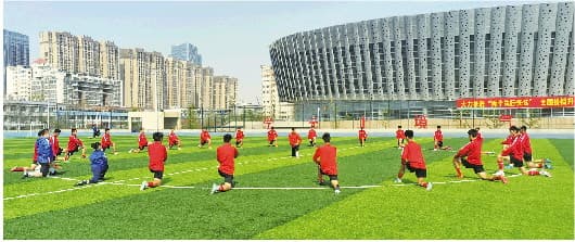 “靠足球上大学”的背后：高校招生报考条件较高