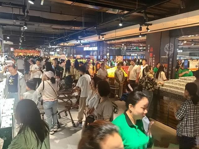 代购年入百万：胖东来超市的热潮与困惑