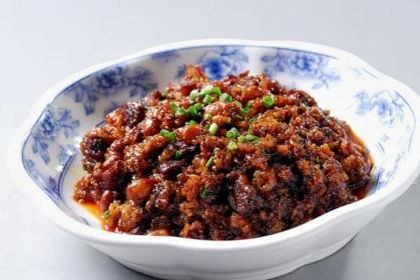 清蒸牛肉，以其鲜嫩可口、营养丰富的特点深受食客们的喜爱