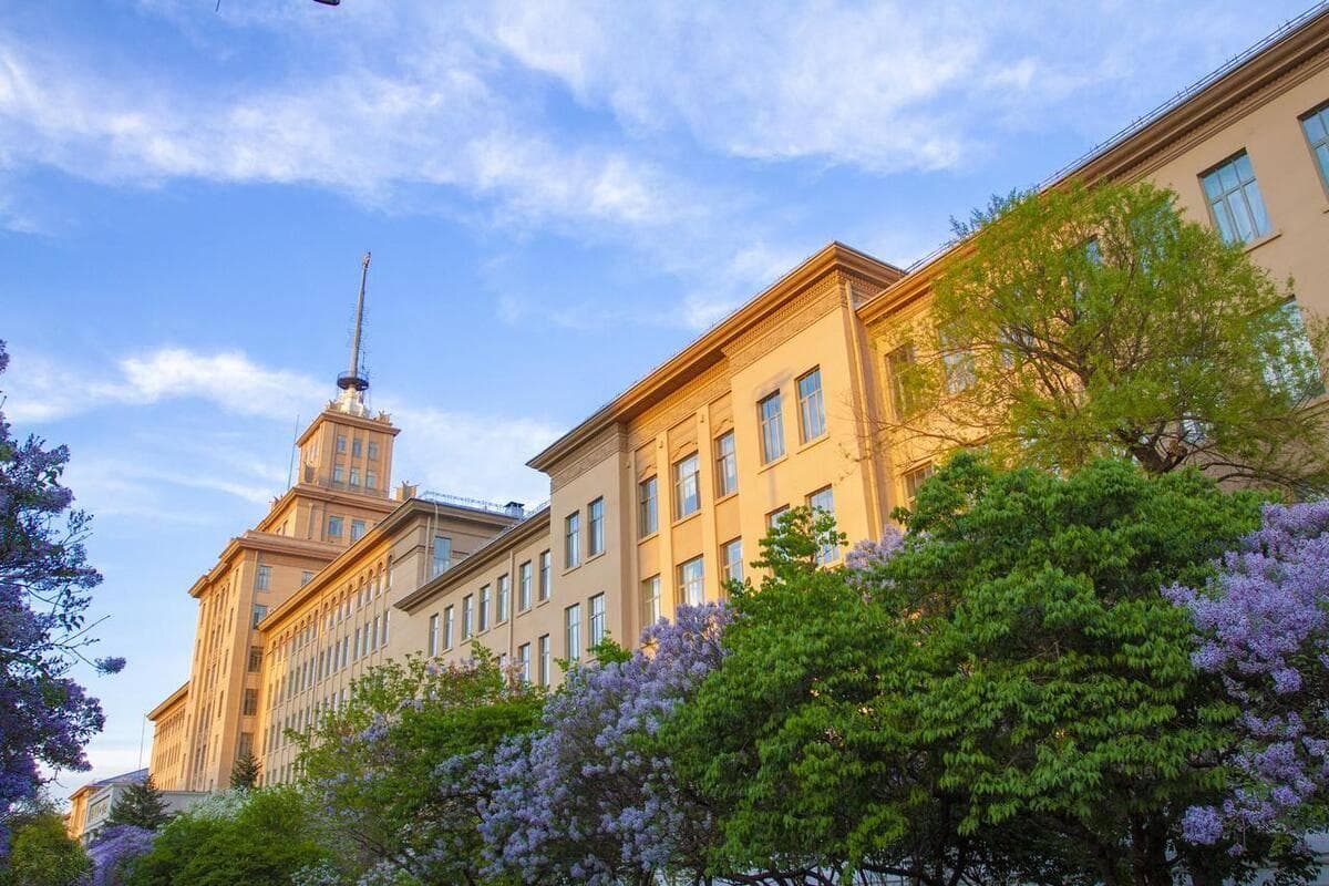 黑龙江10所高水平大学，在校生规模及研究生占比分析，谁更出色？