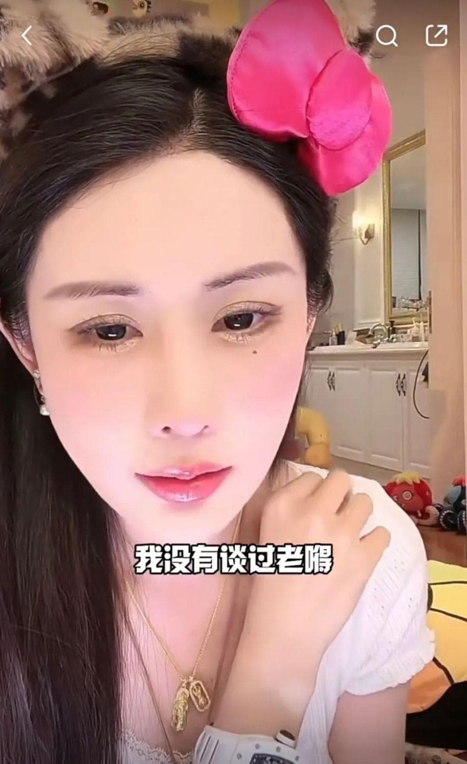在直播间，会玩梗才能翻身