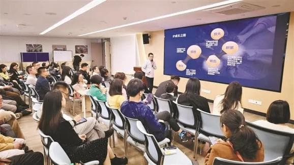 “AI热浪”赋能职场！有人用AI月增收超3000元