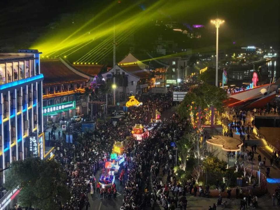 看民俗大巡游！宁波象山石浦正月十四夜万人共赏海洋渔文化