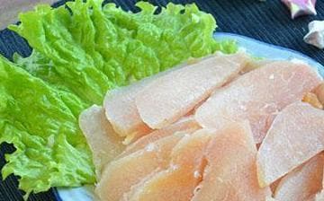 尿酸高的“痛风患者”到底能不能吃“鸡肉”呢？营养师说出了答案