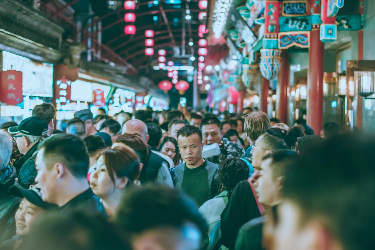 出国务工的心理调适：加入华人社群