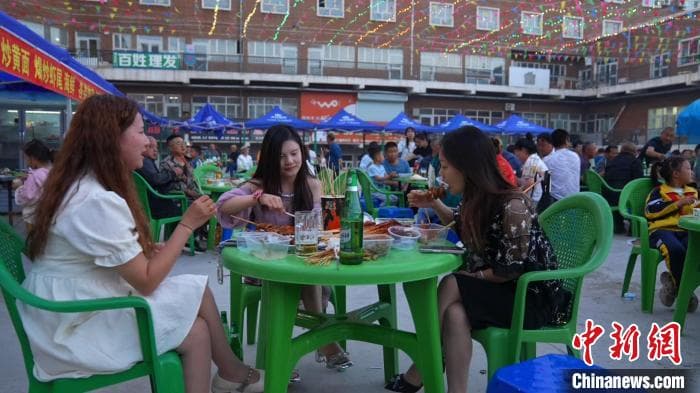 新疆北屯繁荣"夜经济"："小夜市"融合"文商旅"大平台