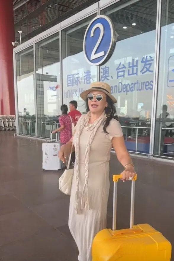 张兰患病后赴台探亲！路上无阻行程通畅，大S那一关才是最难通过