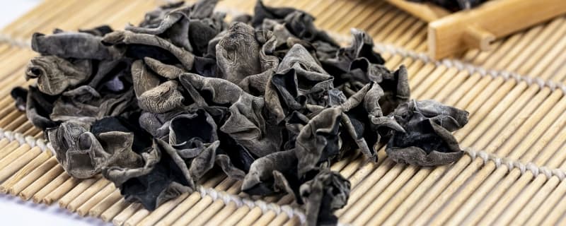 干木耳泡发全攻略：开水泡发可行吗？变质识别五大要点