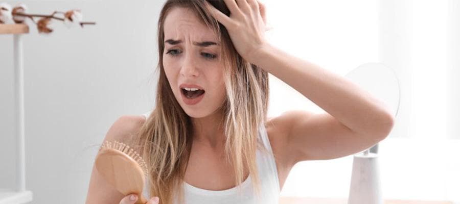 产后掉发怎么办？皮肤科、内分泌科还是妇产科？专家解析，解决掉发不迷茫！
