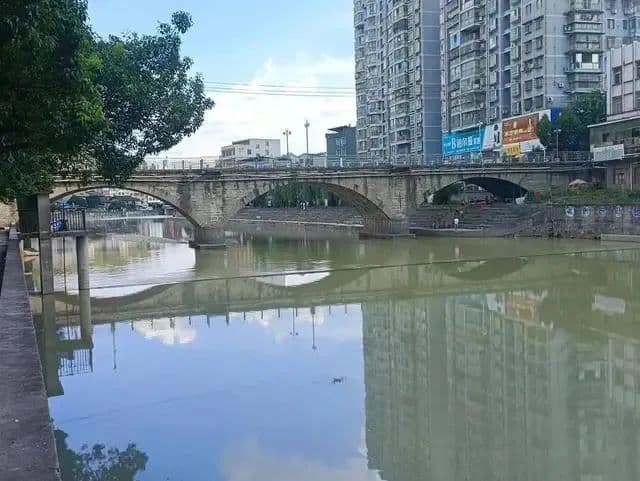 贵州一大桥垮塌，系58年前建的石桥