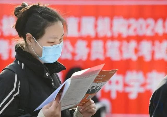 多地调整应届生身份认定标准，透露什么信号？