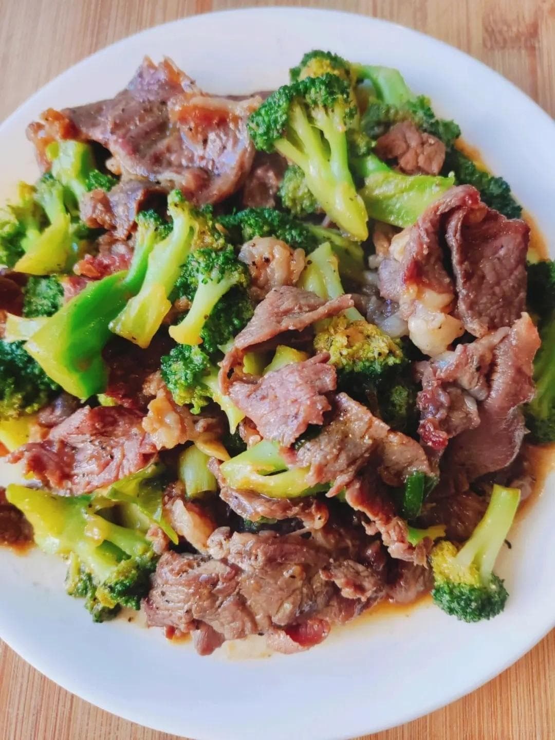 牛肉炒西兰花"：简单易学，美味挡不住！