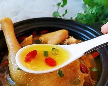 五料炖鸡汤的制作方法（健康美味，家庭必备；五味调和，营养无比）