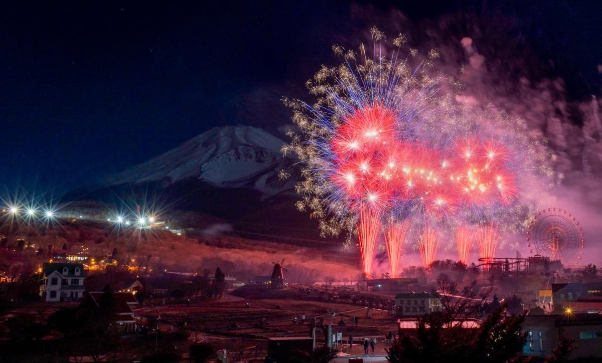 日本深度游：在富士山，欣赏歌舞伎＋花火大会的视觉盛宴