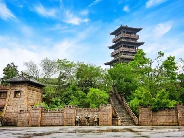 咸宁十大景点：赤壁古战场、隐水洞领衔，尽显三国文化与地质奇观