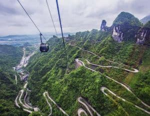 天门山索道：世界上最长的单线循环高山客运索道
