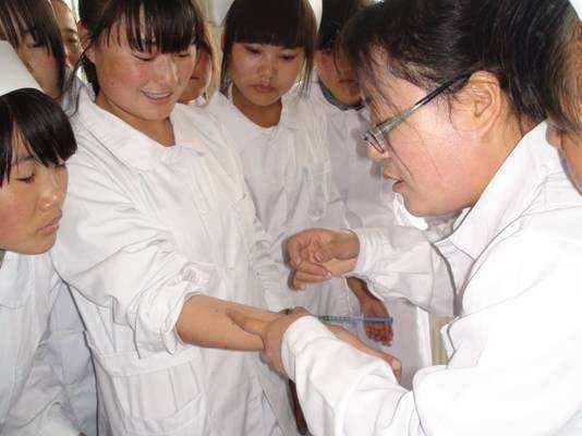医学术语缩写大揭秘：从HS到ID的用药指南