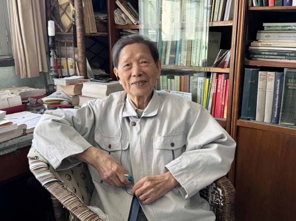德语翻译家谭余志以93岁高龄，完成国内首套系统翻译三朝古诗词的德译著作