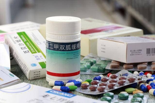 降糖“神药”二甲双胍不止降血糖，还这么多好处，但也有注意事项