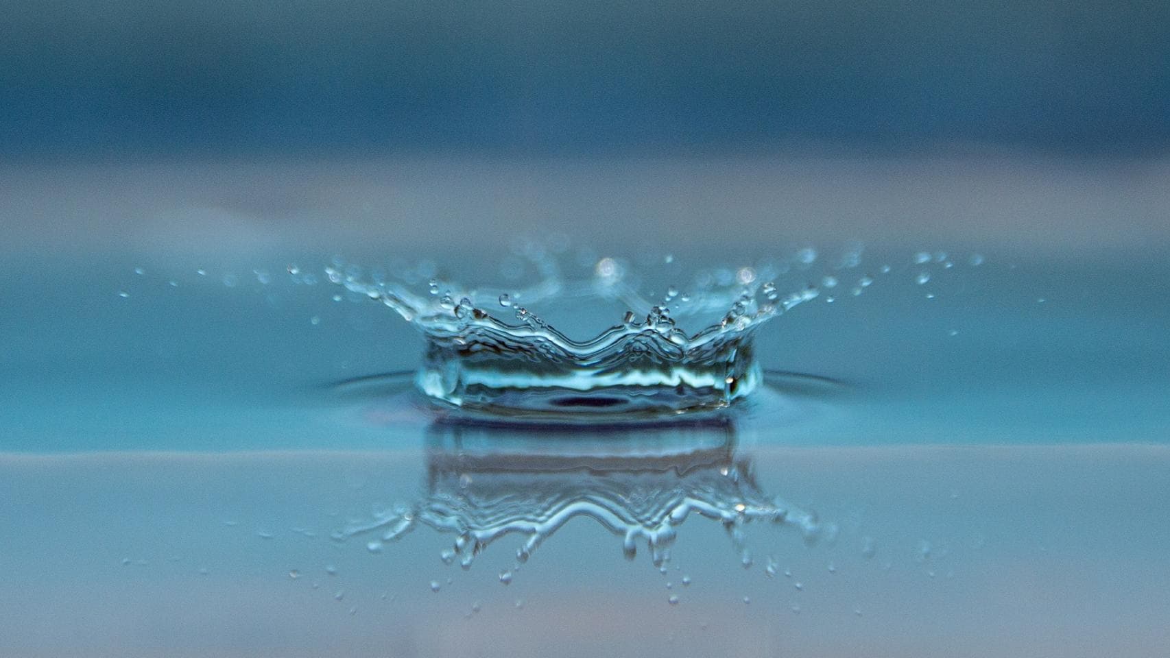 如何在家获取蒸馏水：逐步完成