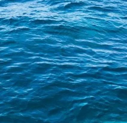 海水含盐量达3.5%，这些原因让你不能直接喝