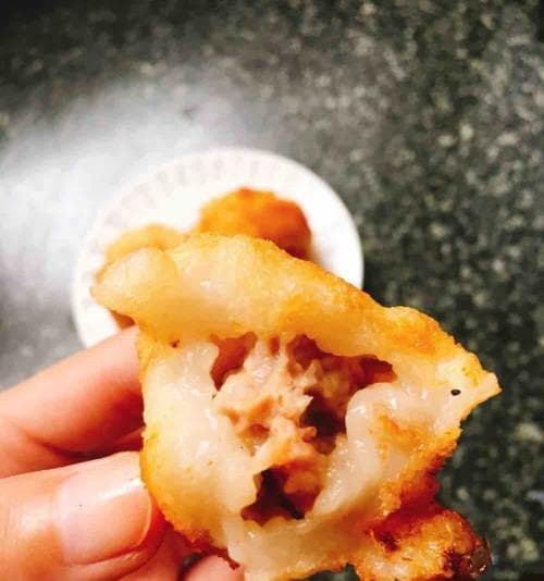 虾堆油墩子的两种制作方法：传统家常菜与特色小吃的做法详解
