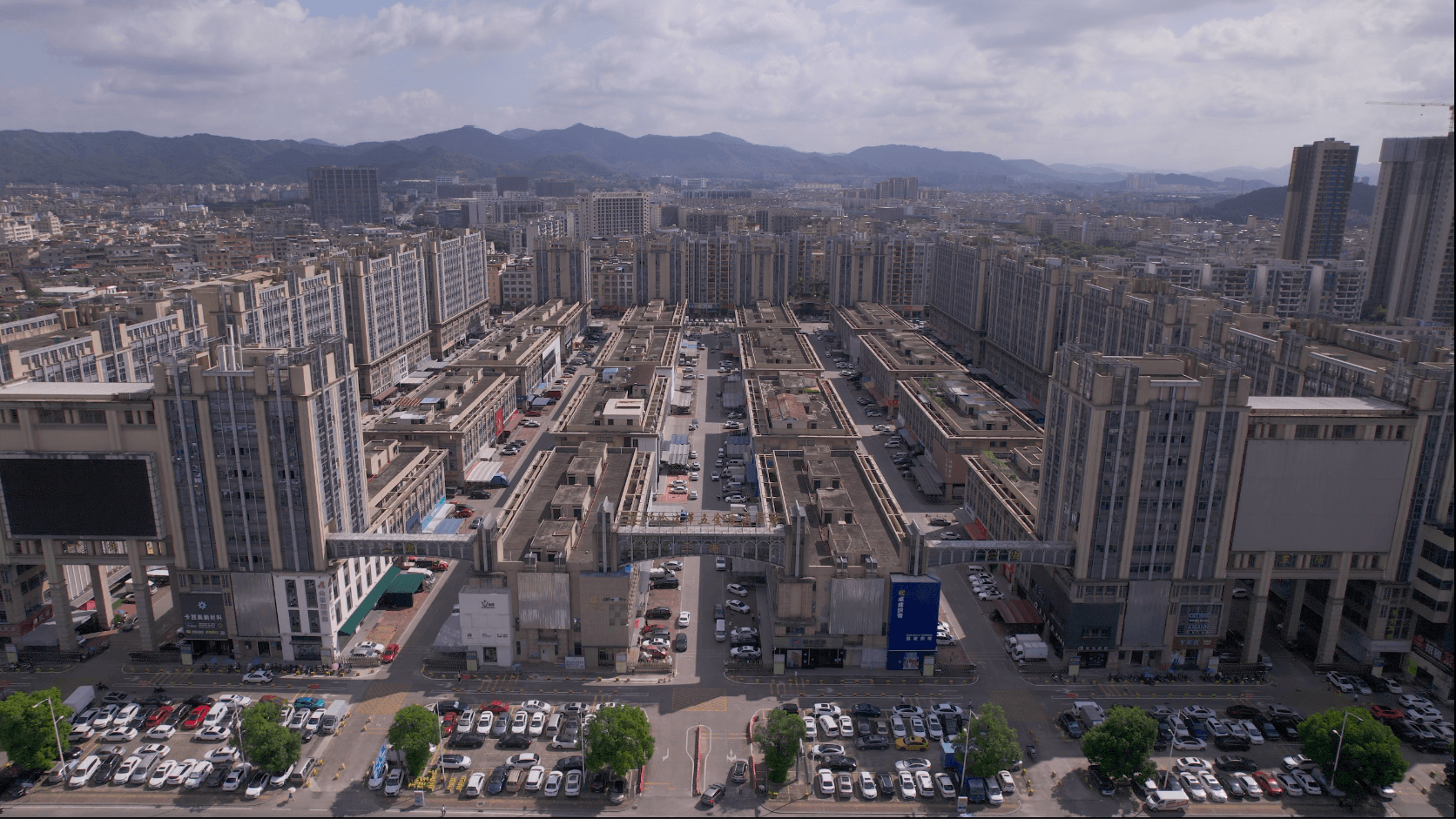 广州狮岭镇：从"无皮之地"到"中国皮具之都"的产业蝶变之路