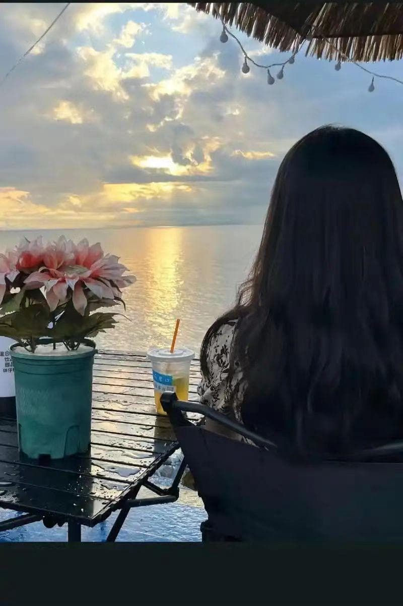 在沉默与芬芳之间：郁东诗歌中的乡土记忆与生命哲学